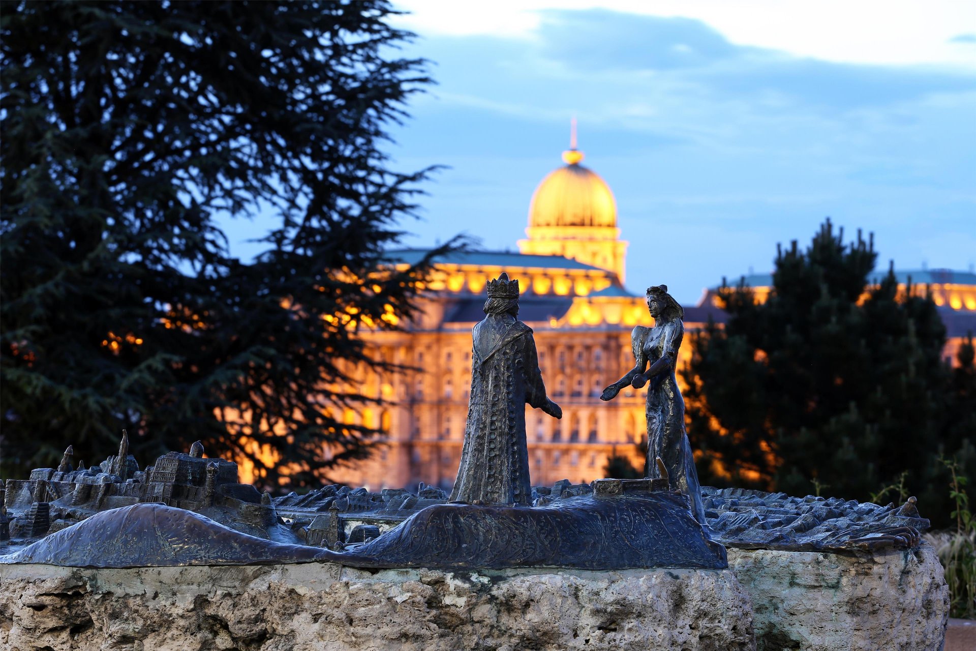 Royal Castle - Sculptures - Autumn in Budapest