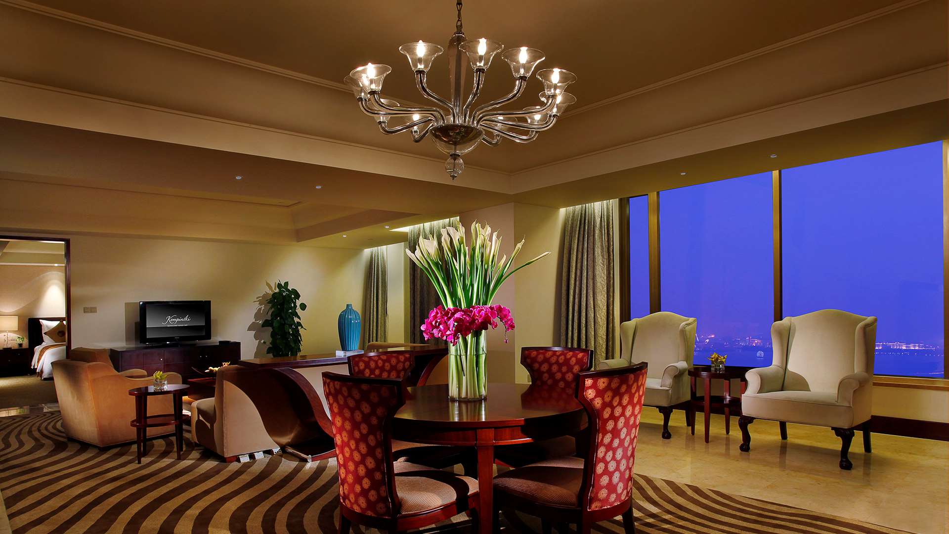 Diplomatic Suite