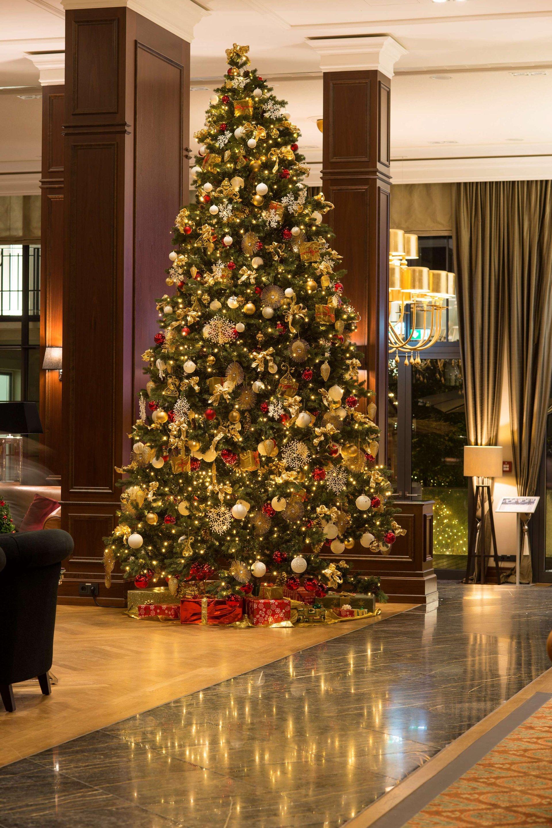 Encendido del Árbol de Navidad & Posada Mexicana