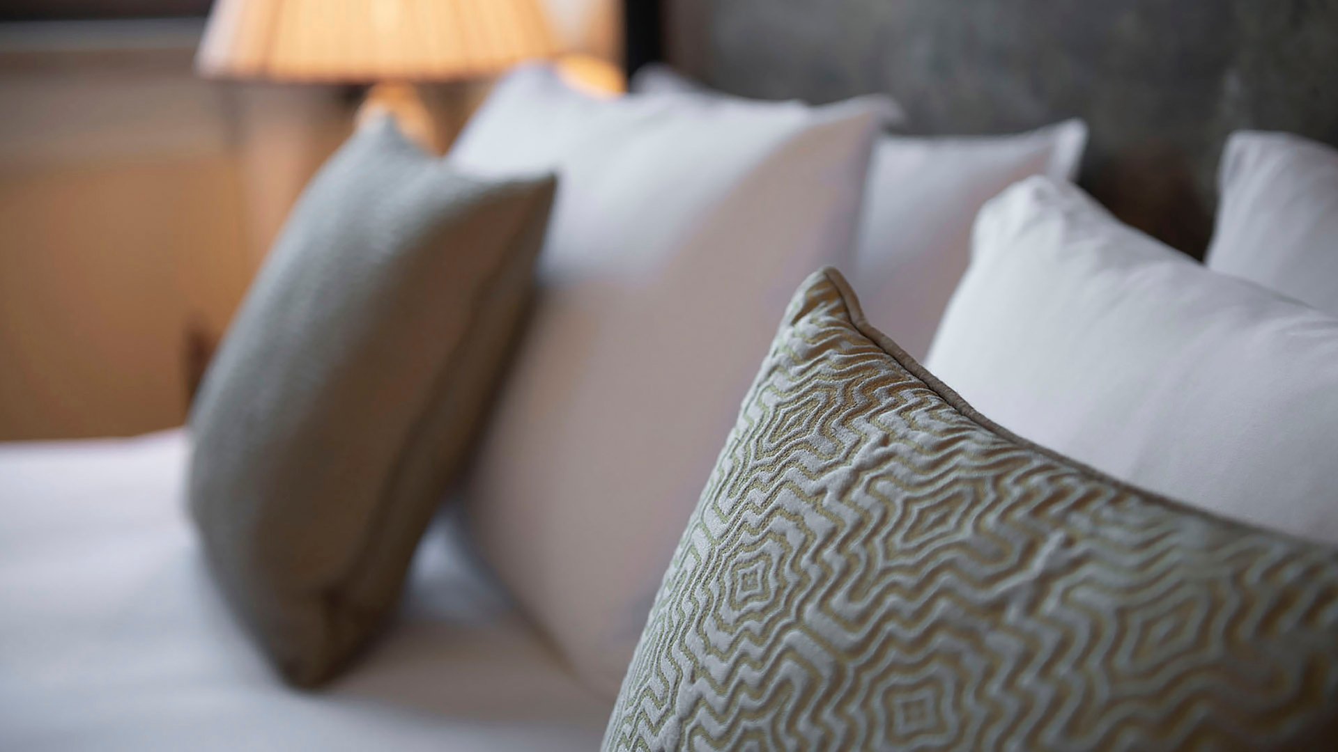 KIVCE2_Grand Deluxe Room Detail_High Res_18735.jpg