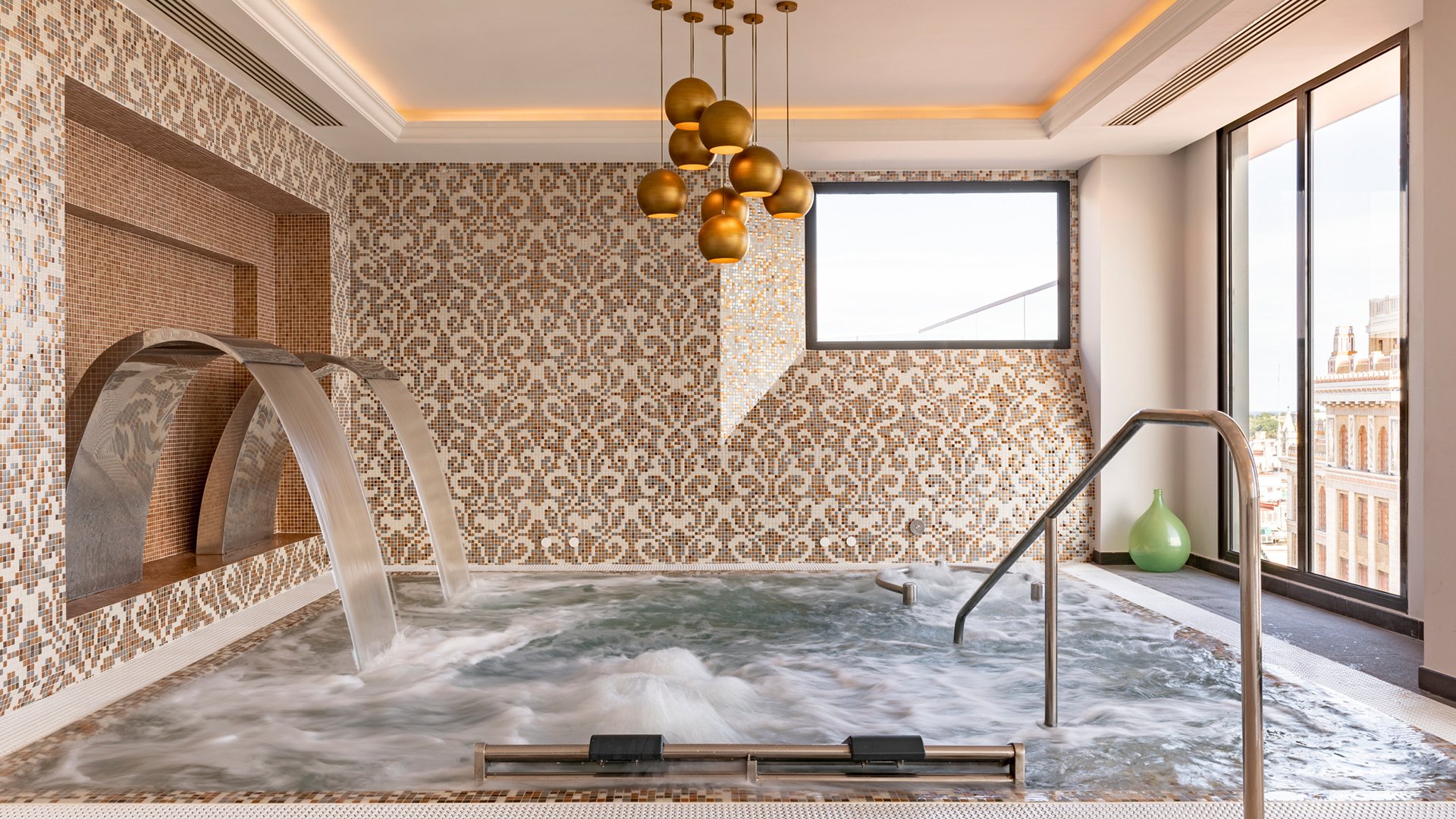 KIHAV1_Spa-Albear-by-Resense-Whirlpool-(1)_High-Res_10853.jpg