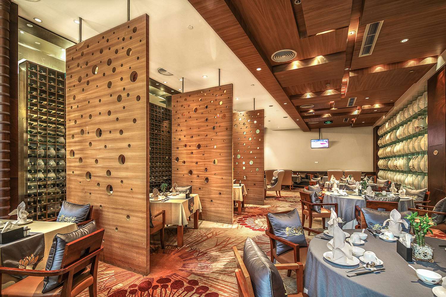 Restaurants & Bars