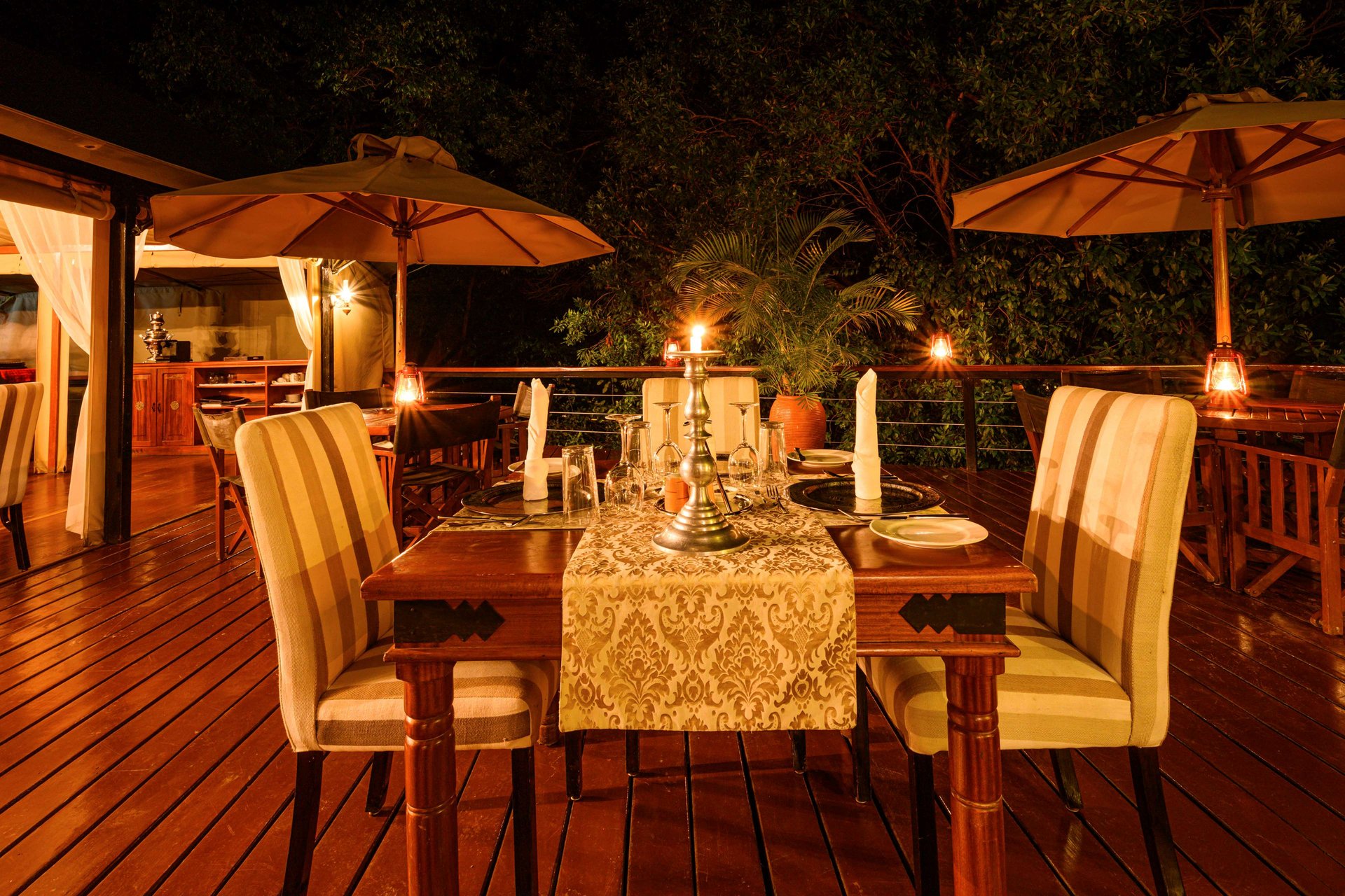 Restaurants & Bars