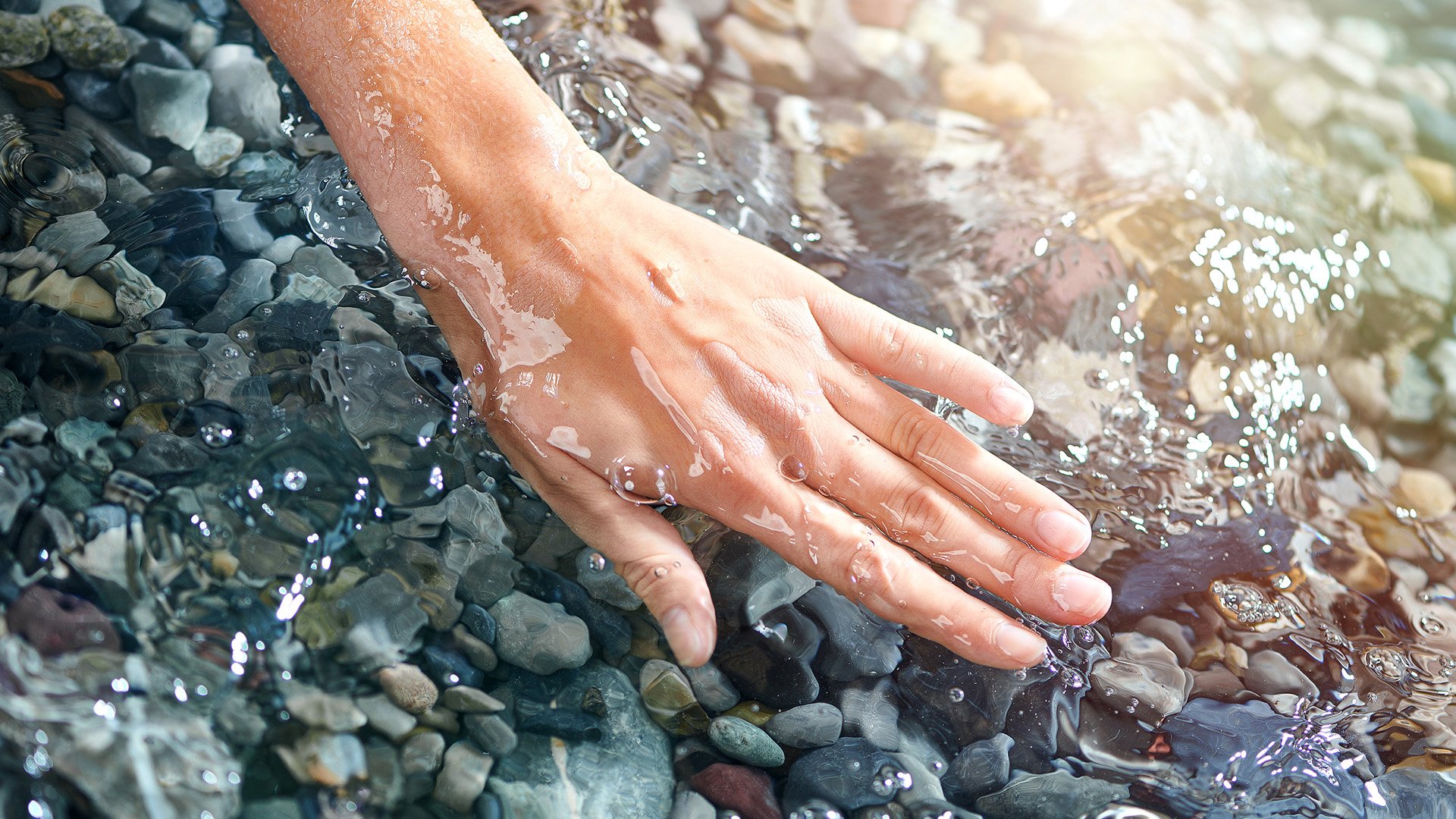 Wellbeing-Kempinski-The-Spa-Hand-in-water.jpg