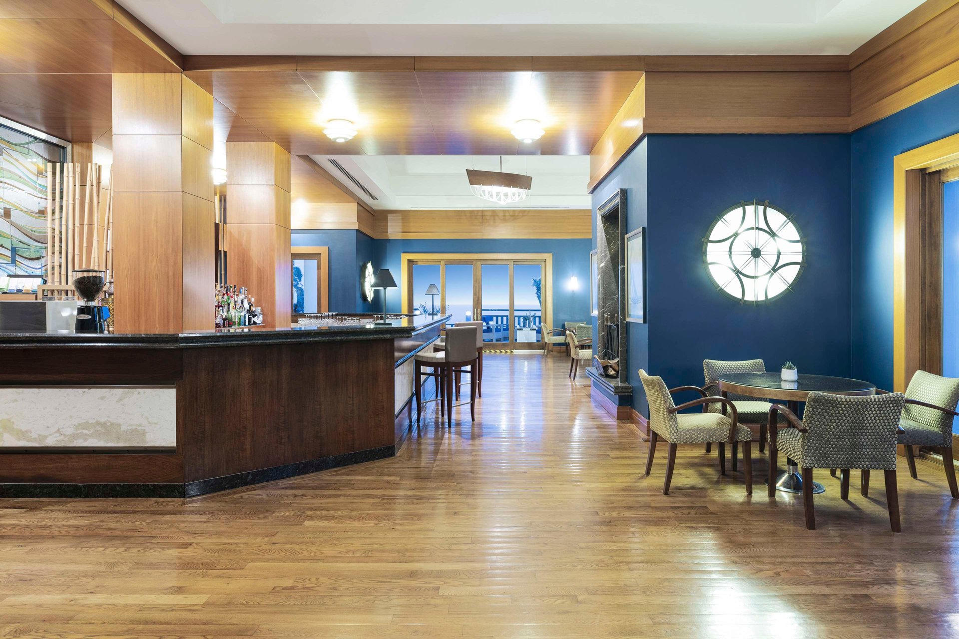 Bar Blue