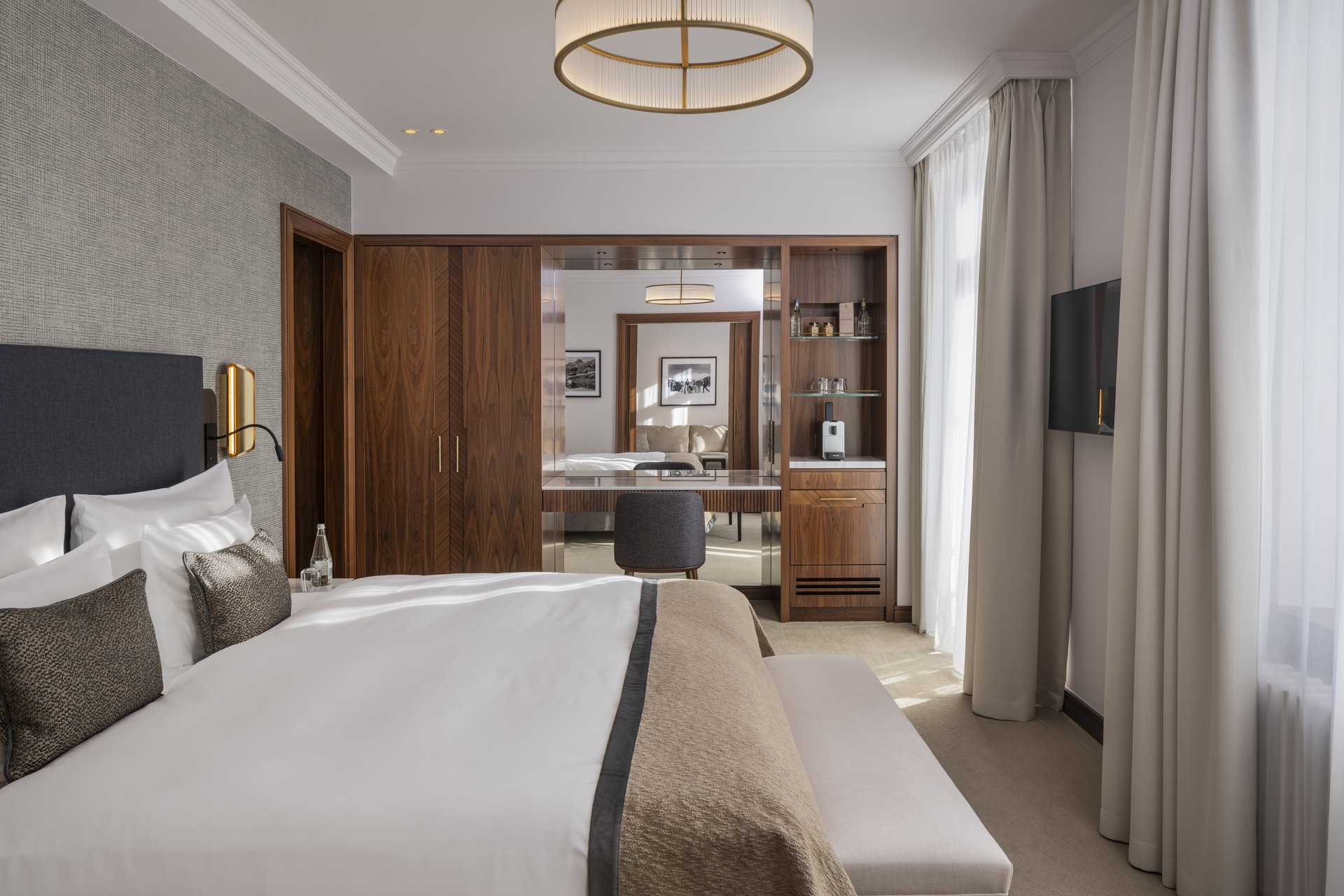 Rooms & Suites