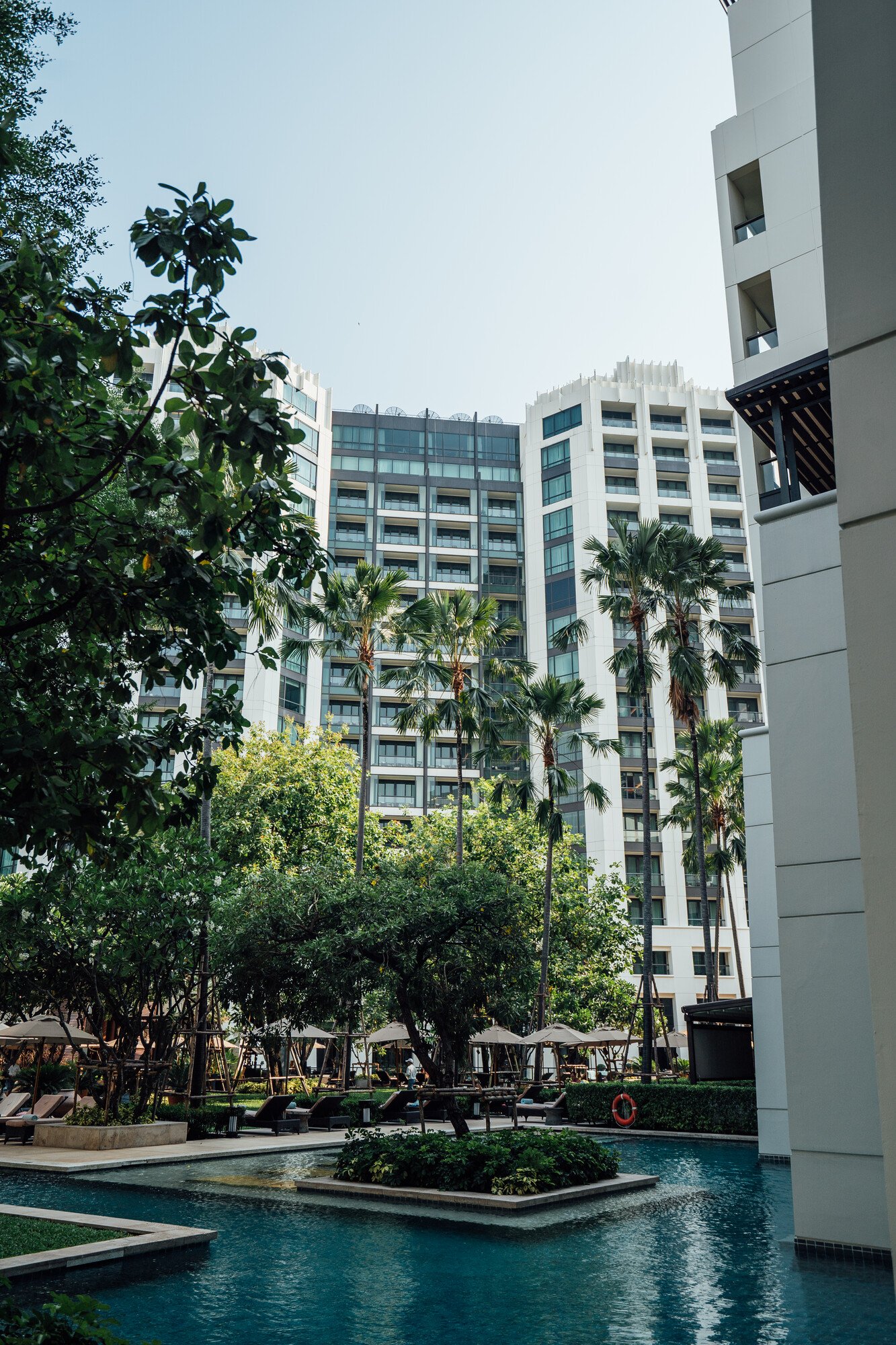 hotel swimming pool city
