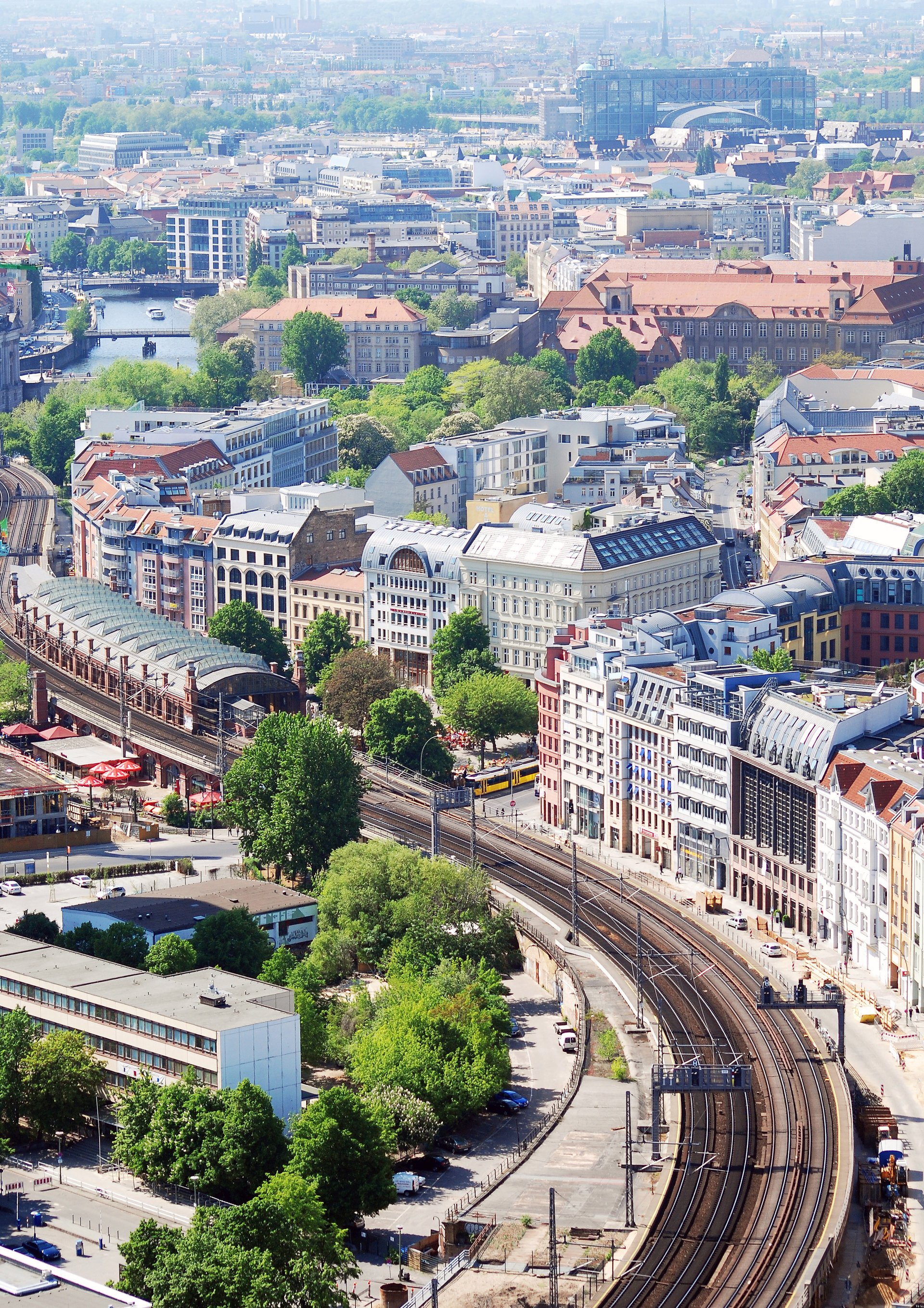 Berlin mit S-bahn.jpg