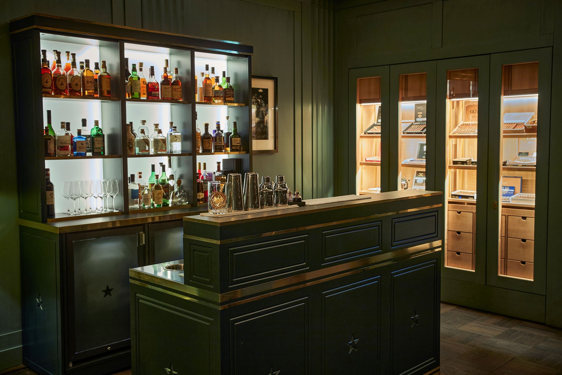 KIBER2_Elephant Bar.jpg