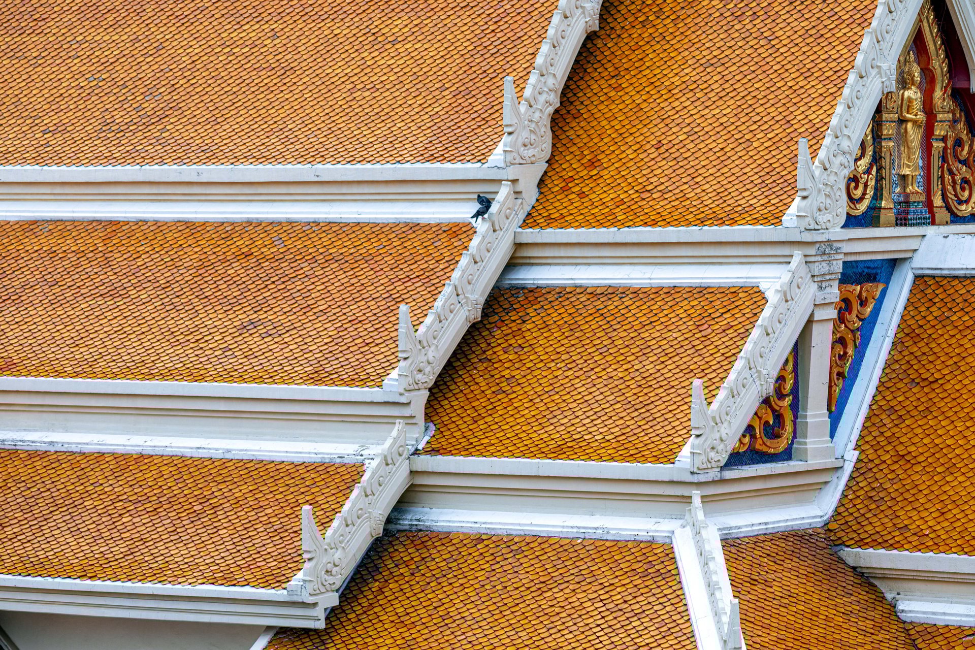 Orange tiled roofs of the Wat Traimit temple.jpg
