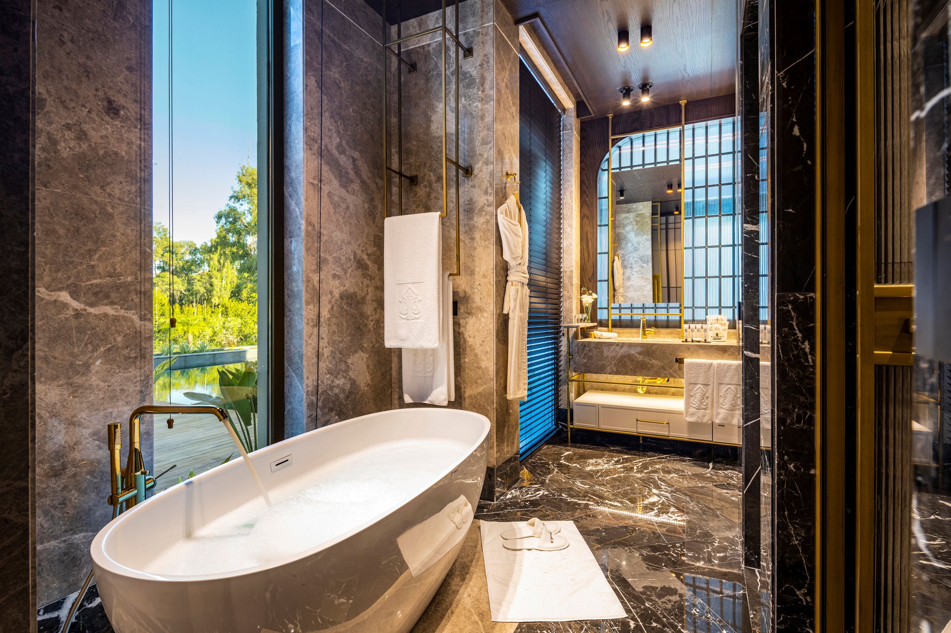 KIAYT1_SULTAN VILLA BEDROOM BATHROOM MASTER_1.jpg