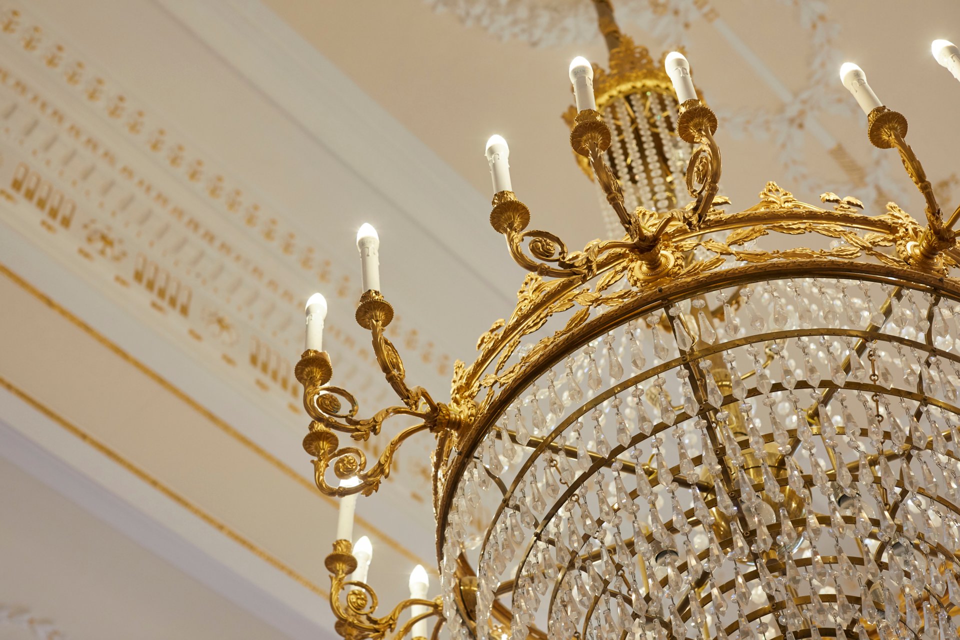 POW1_Crystal Hall chandelier_2021_High Res_19751.jpg