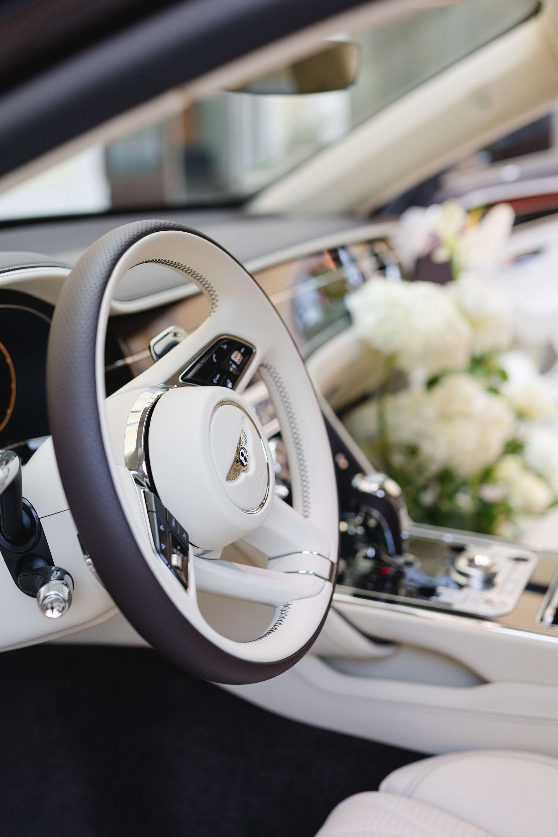 Hochzeitsauto mit Blumen in Dresden