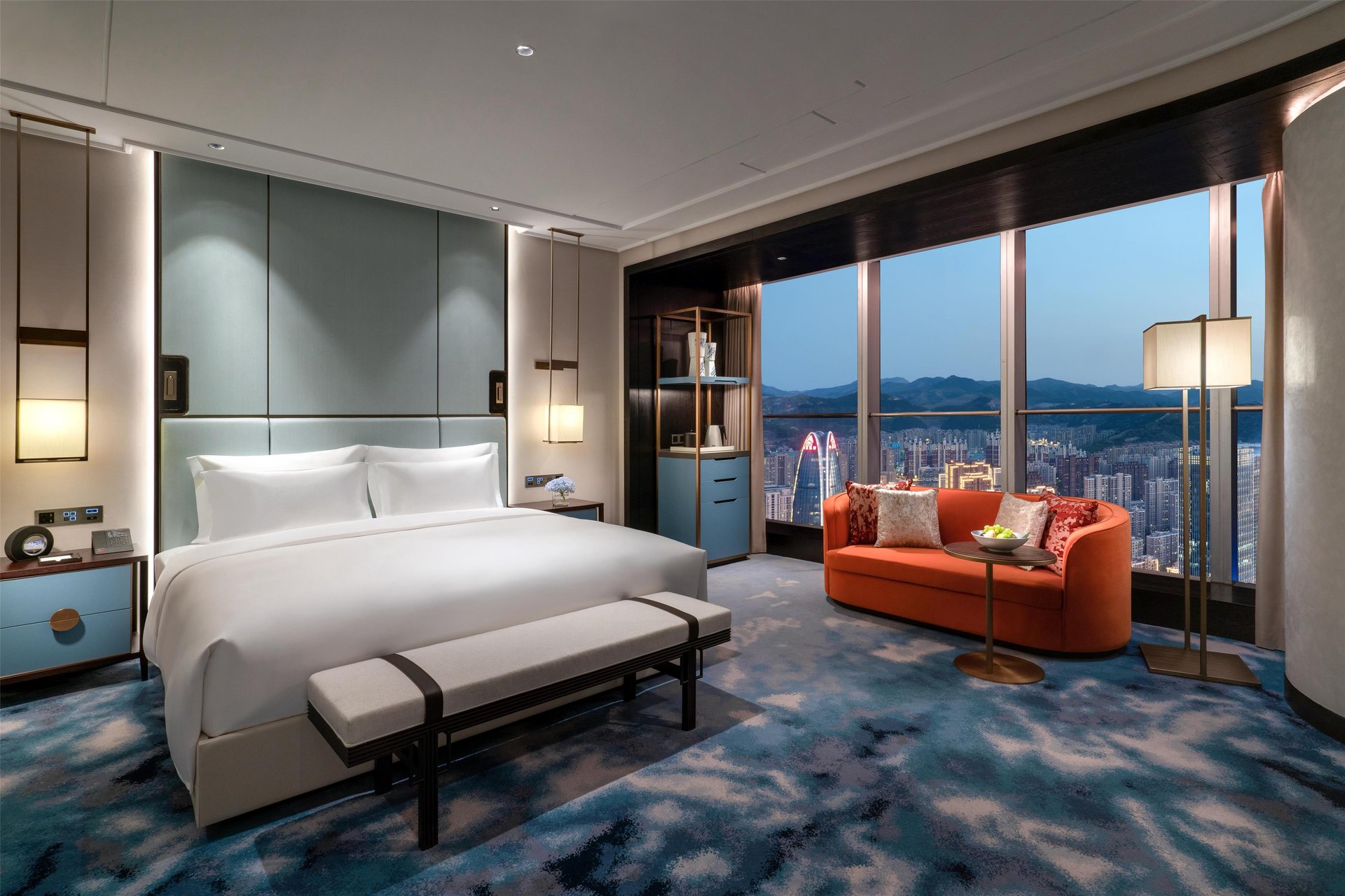 Deluxe Skyline City View King Room