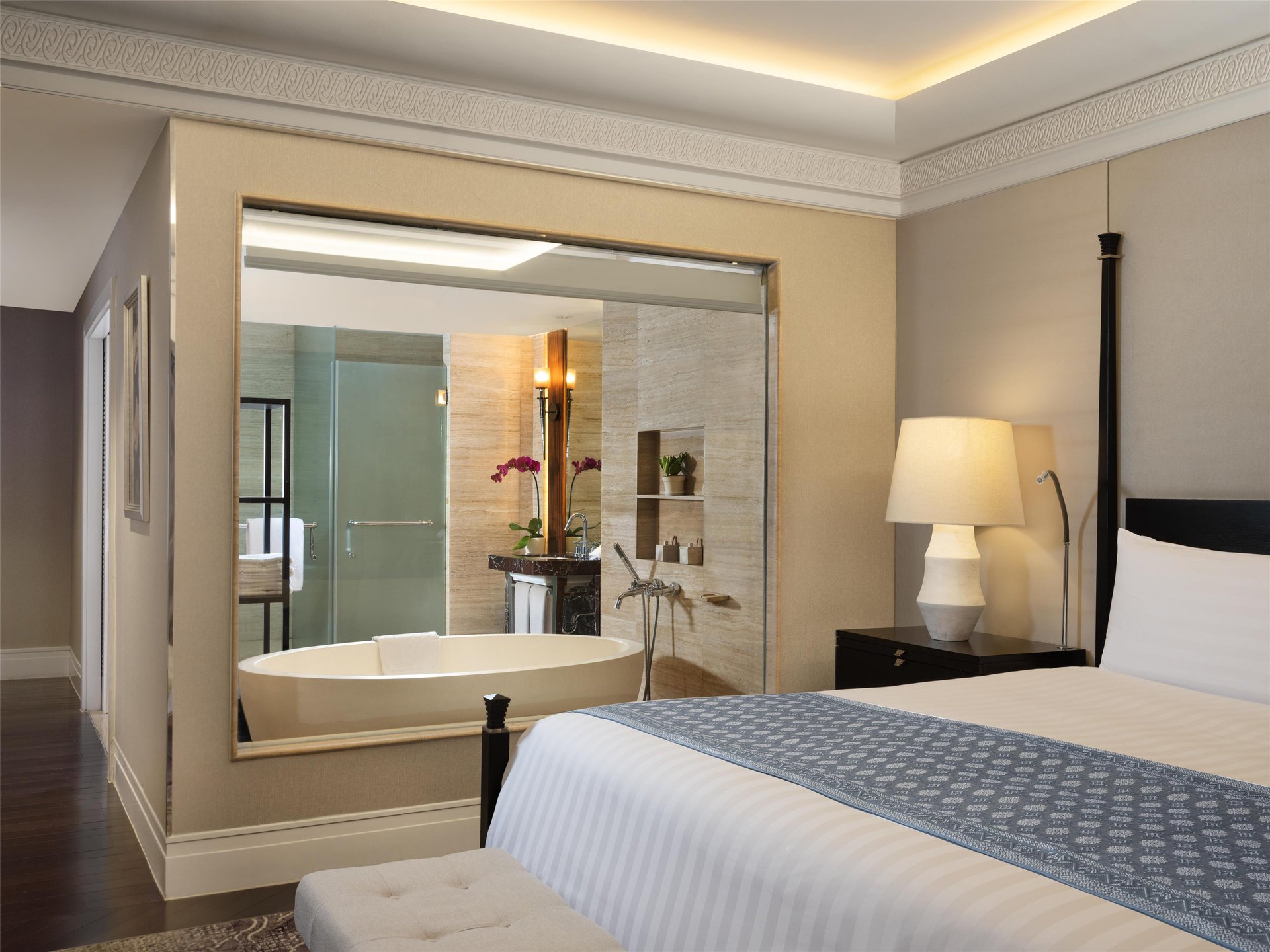Salon Suite - Bathroom