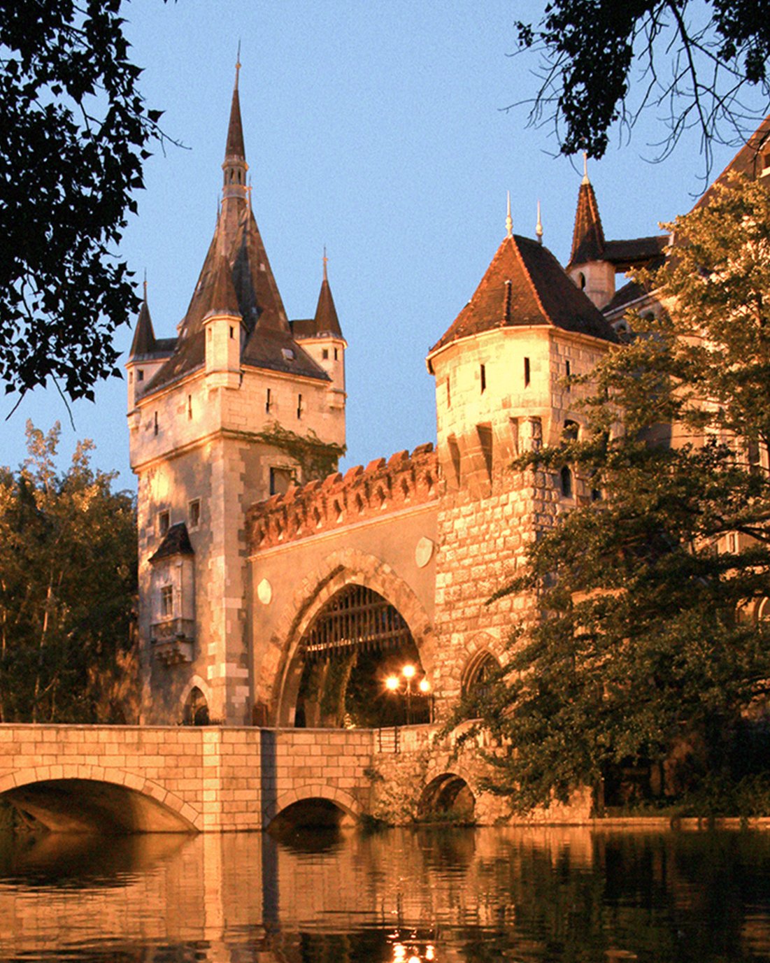 EH BUD_Mosaic_4by5_City-Park-Vajdahunyad-Castle_Dora Sajo Photography.jpg