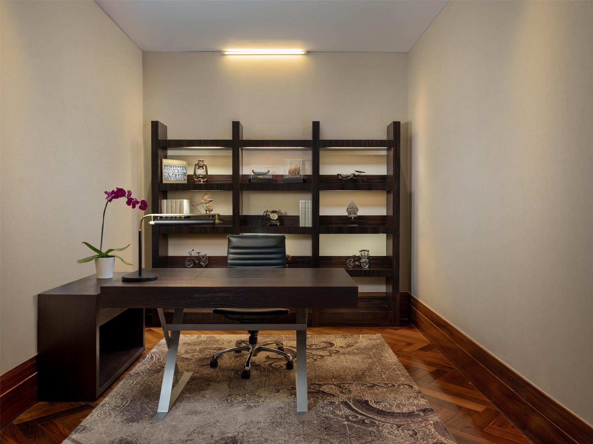 Diplomatic Suite - Working Space