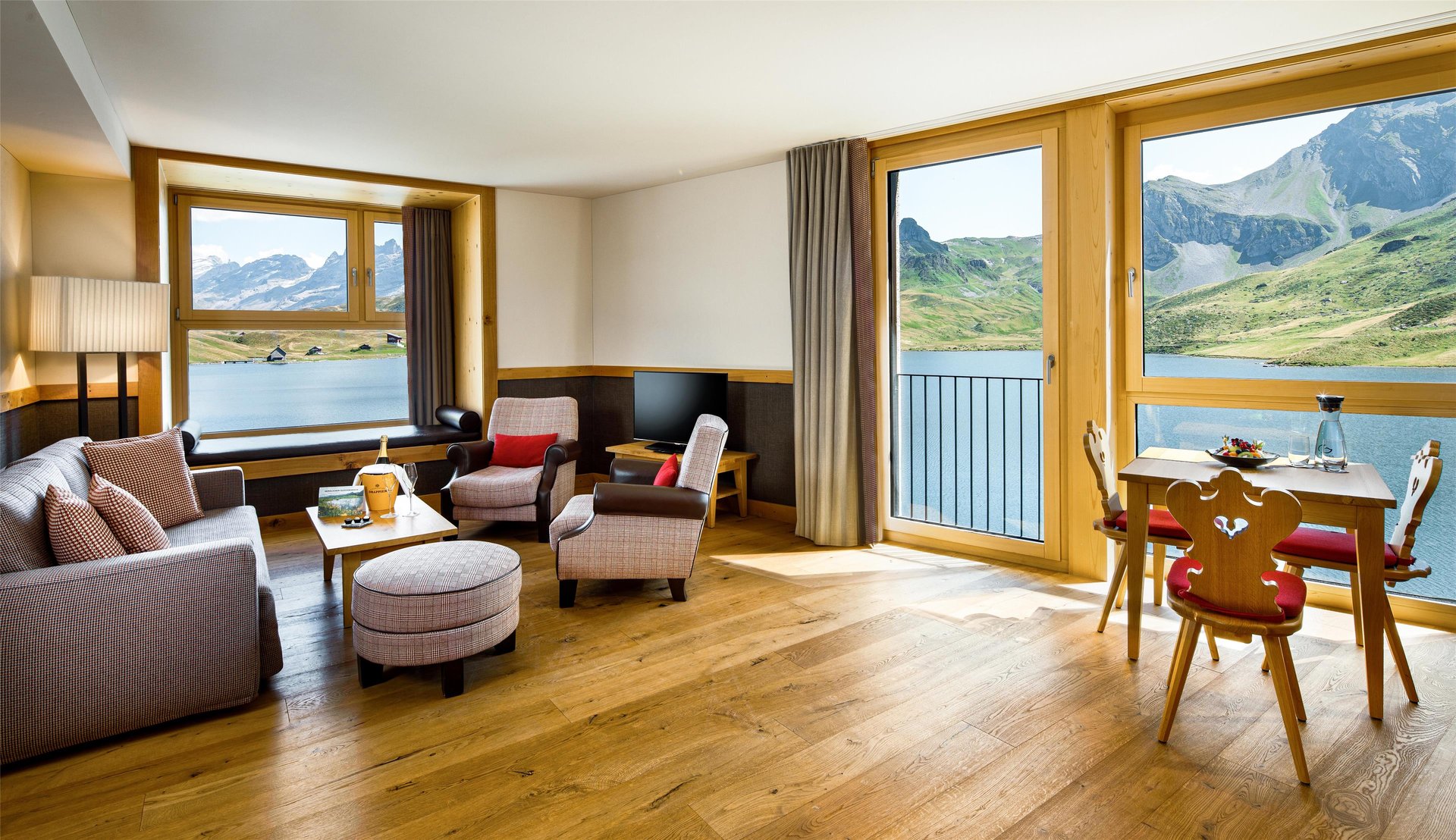 Rooms & Suites