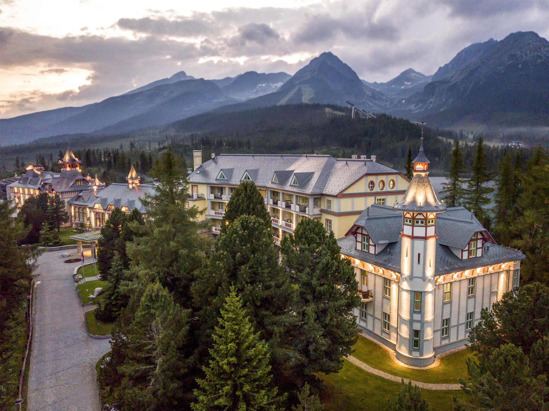 Grand Hotel Kempinski High Tatras - Exterior