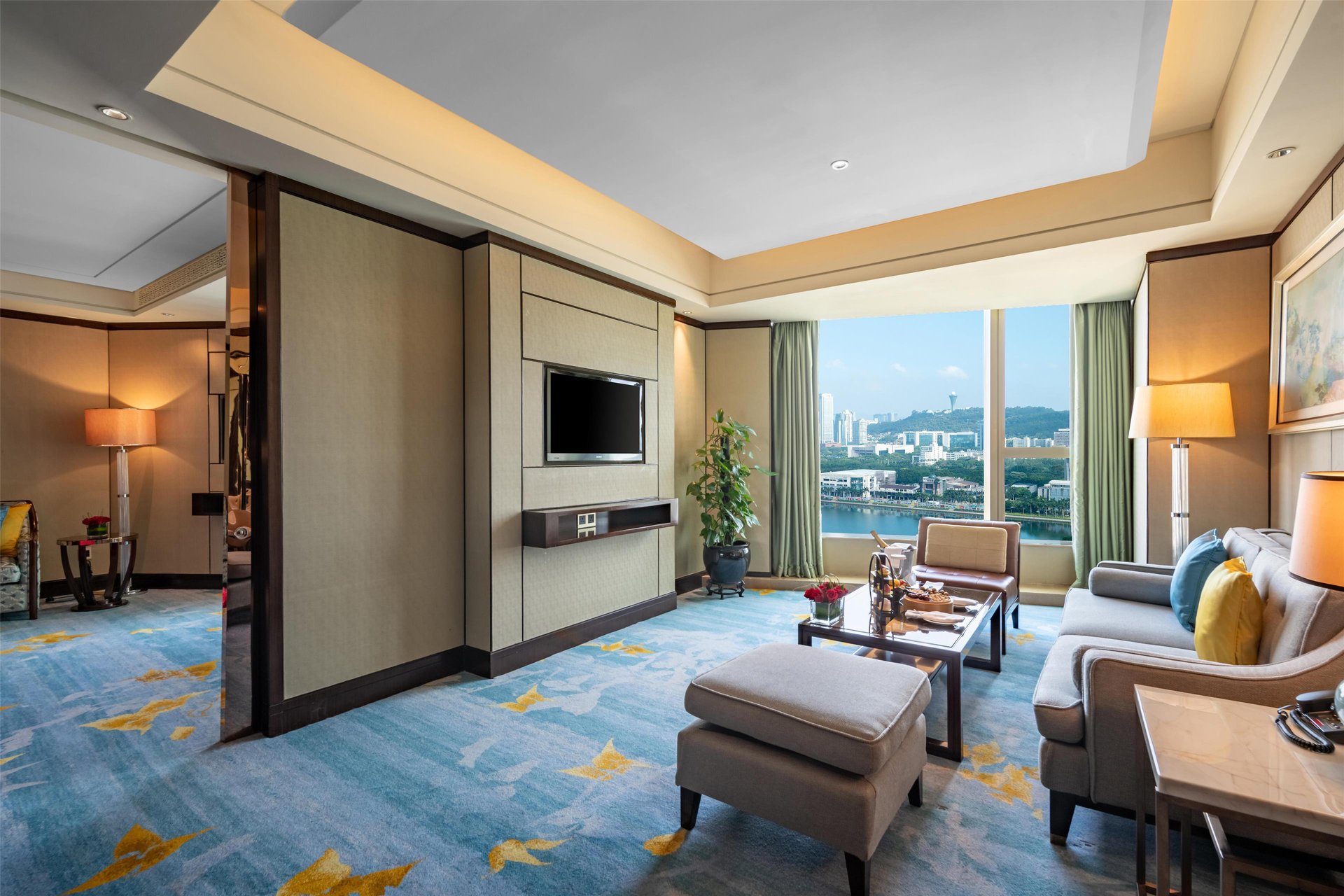 Premier Lake View Suite
