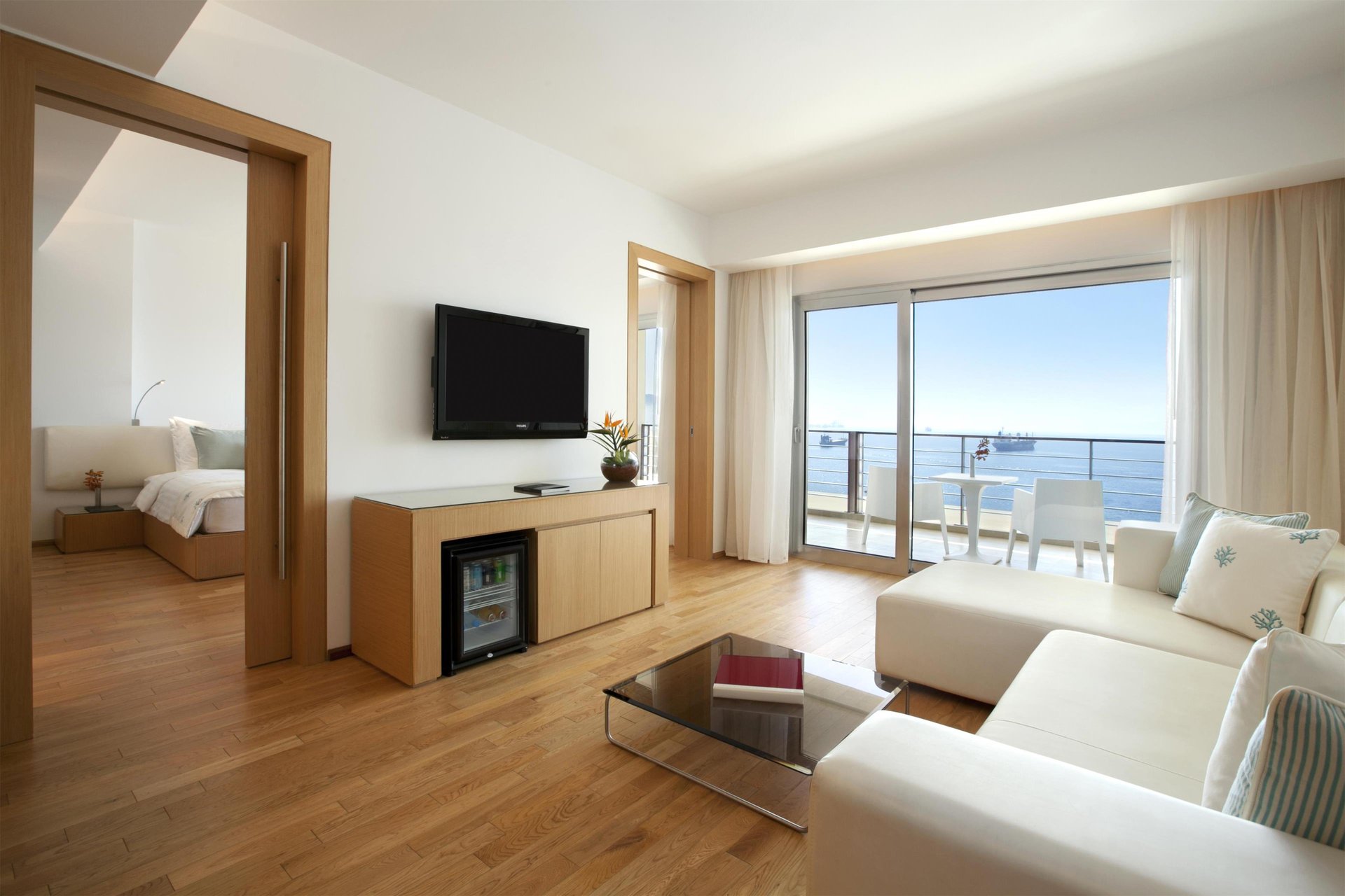 Kempinski Hotel Aqaba - Executive Deluxe Room - Living Room with a View