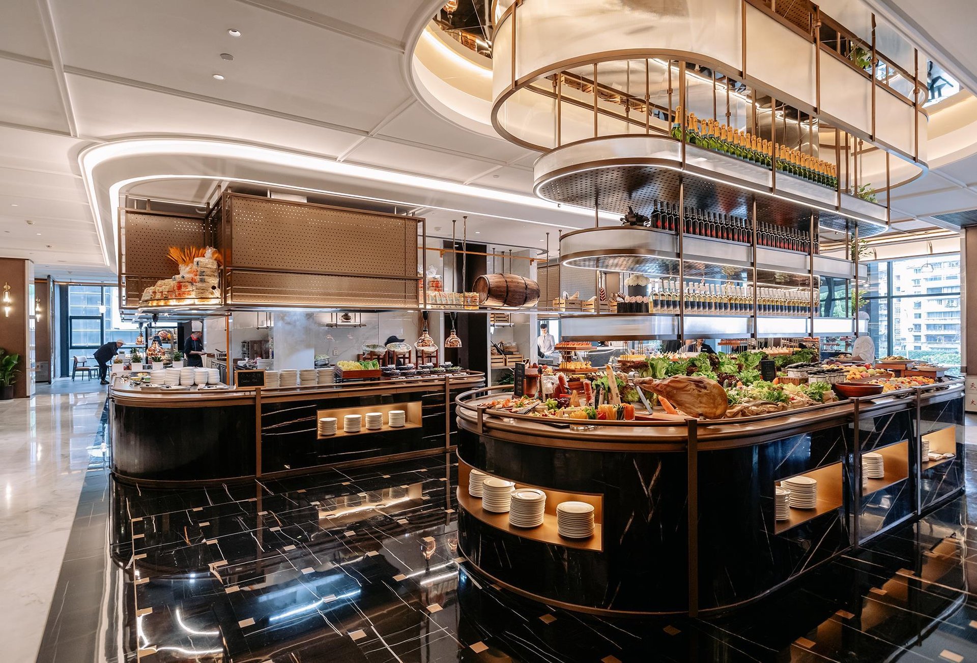 Restaurants & Bars