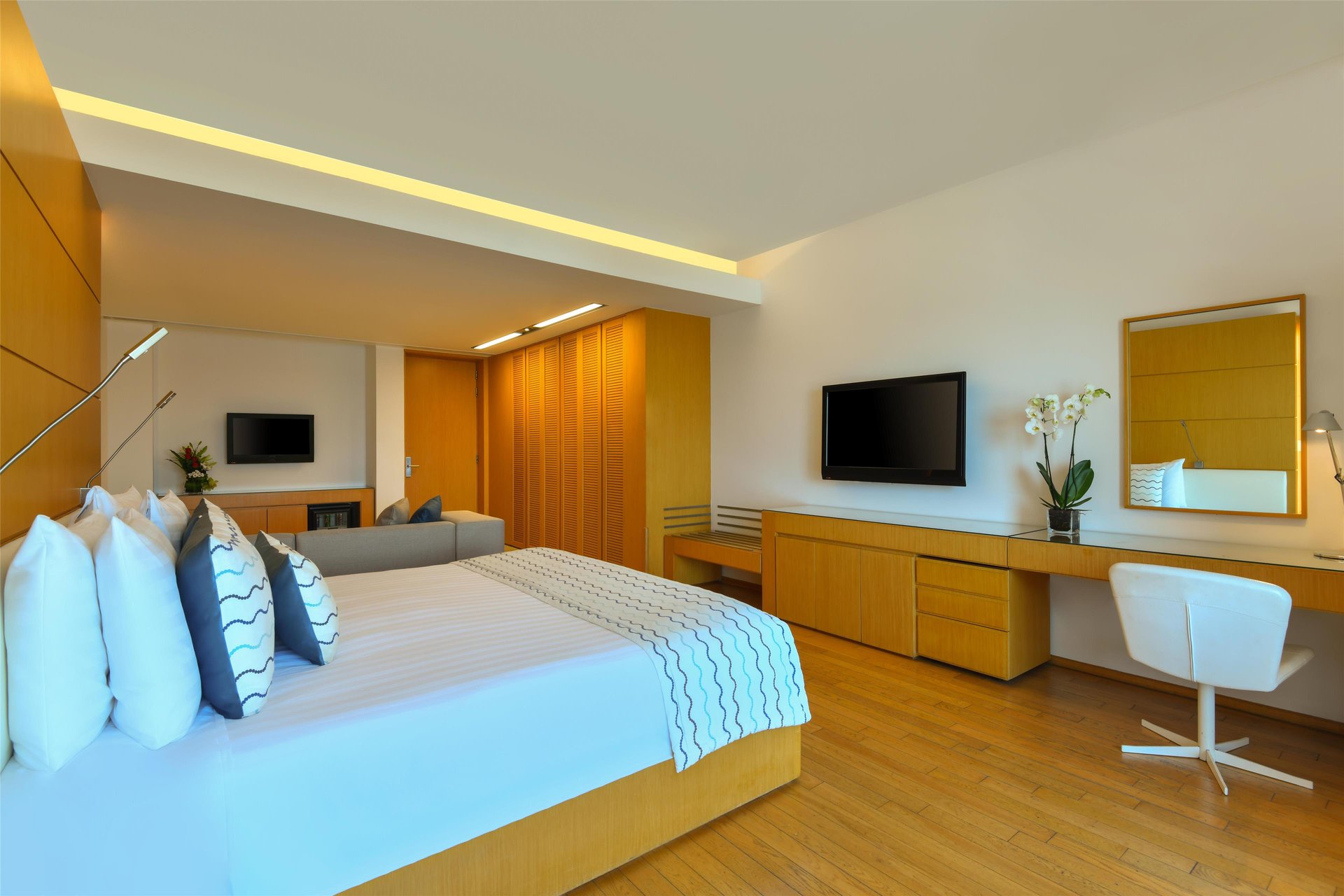 Kempinski Hotel Aqaba - Junior Suite Bedroom.