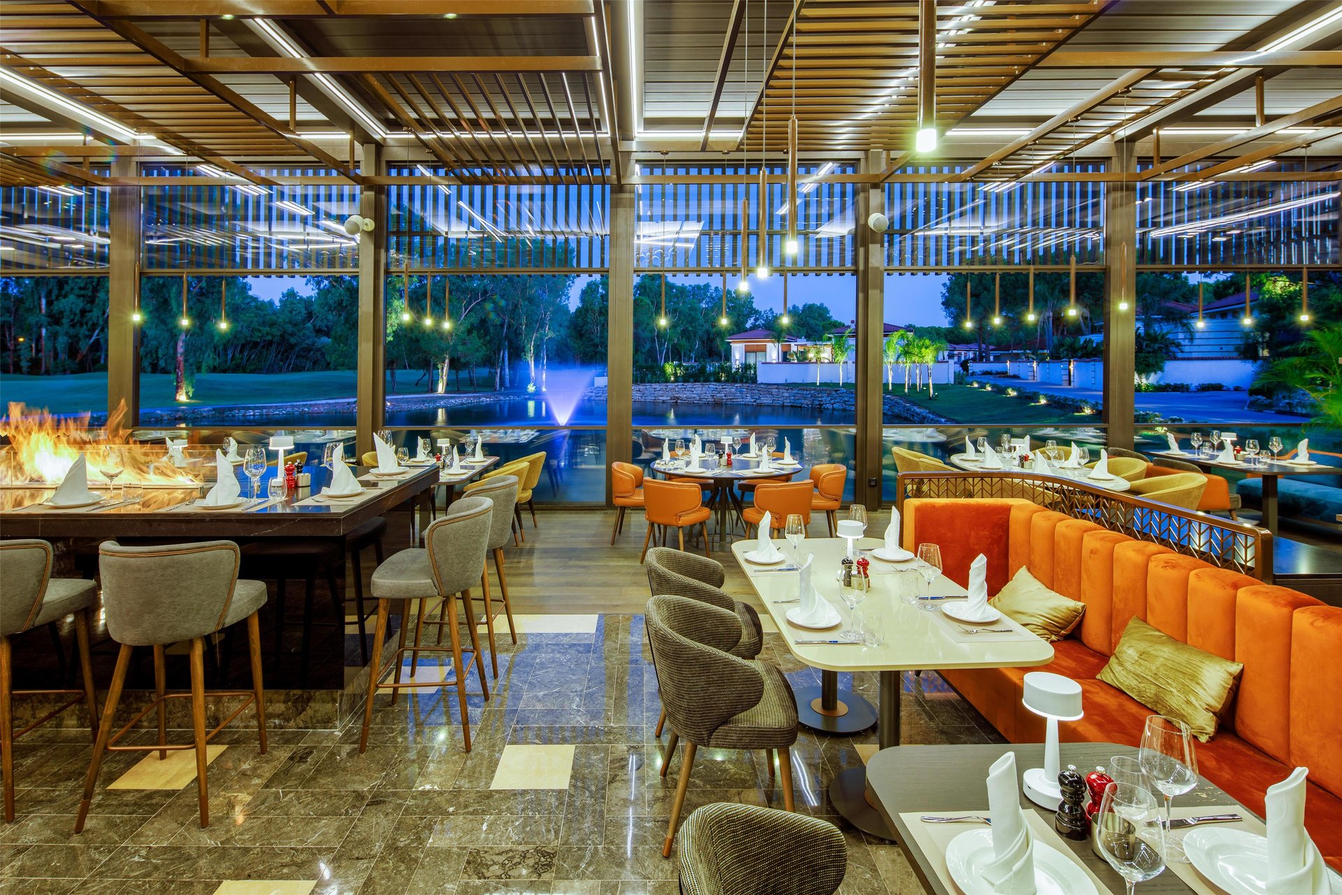 Restaurants & Bars