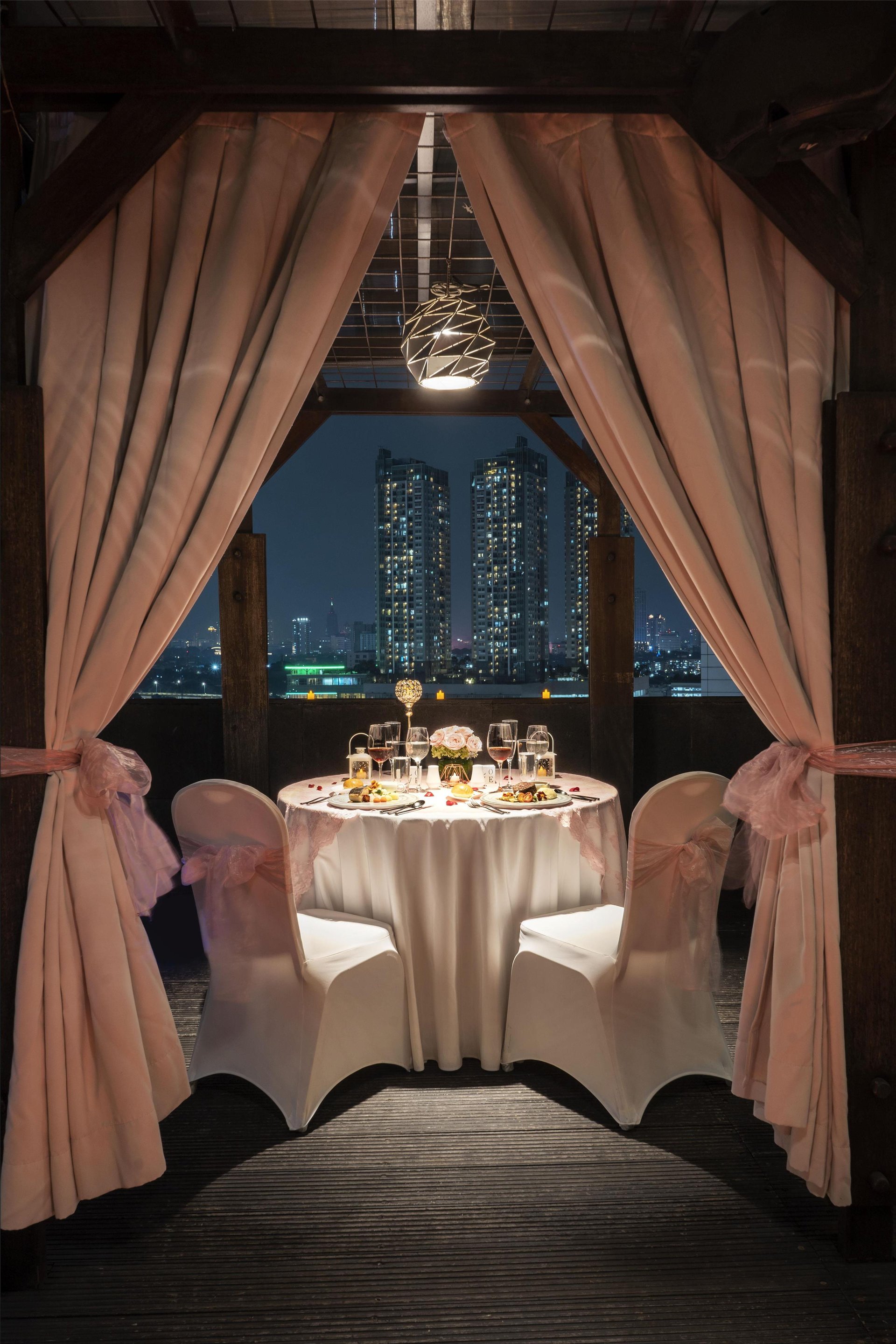 Hotel Indonesia Kempinski Jakarta - Restaurant