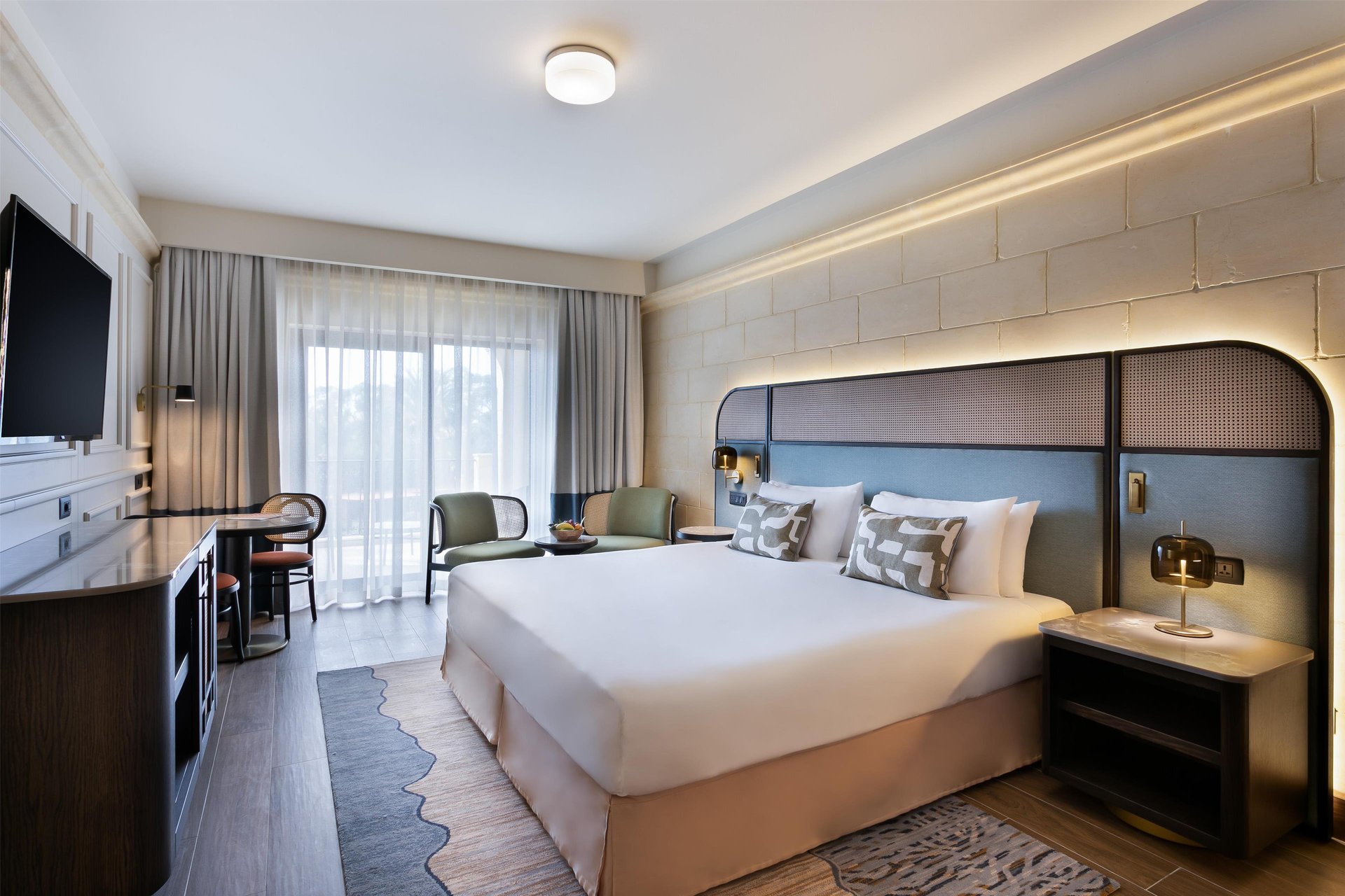 Deluxe Pool View Room