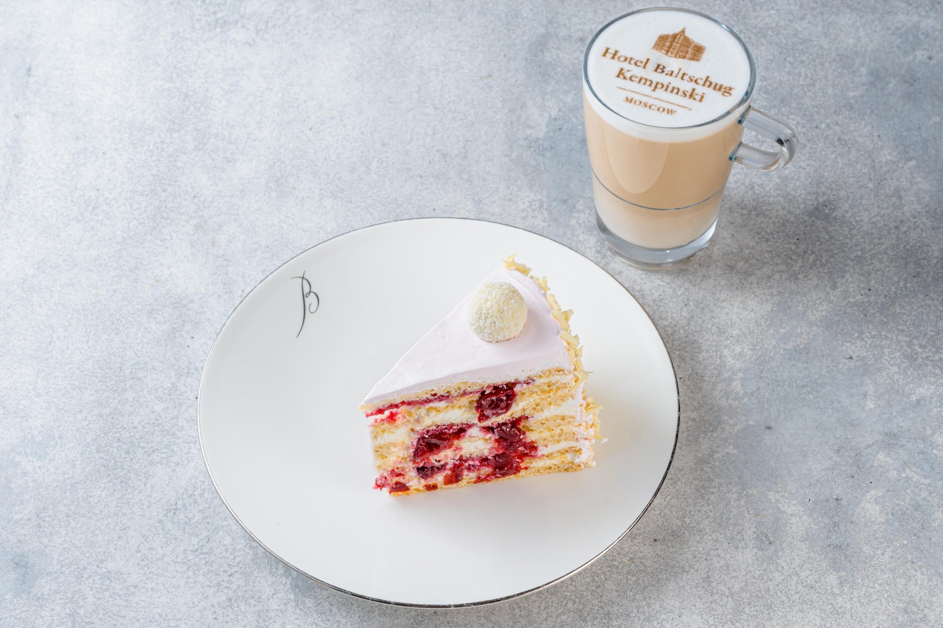 KIMOW_Summer menu 2025_Milk girl cake with cherry