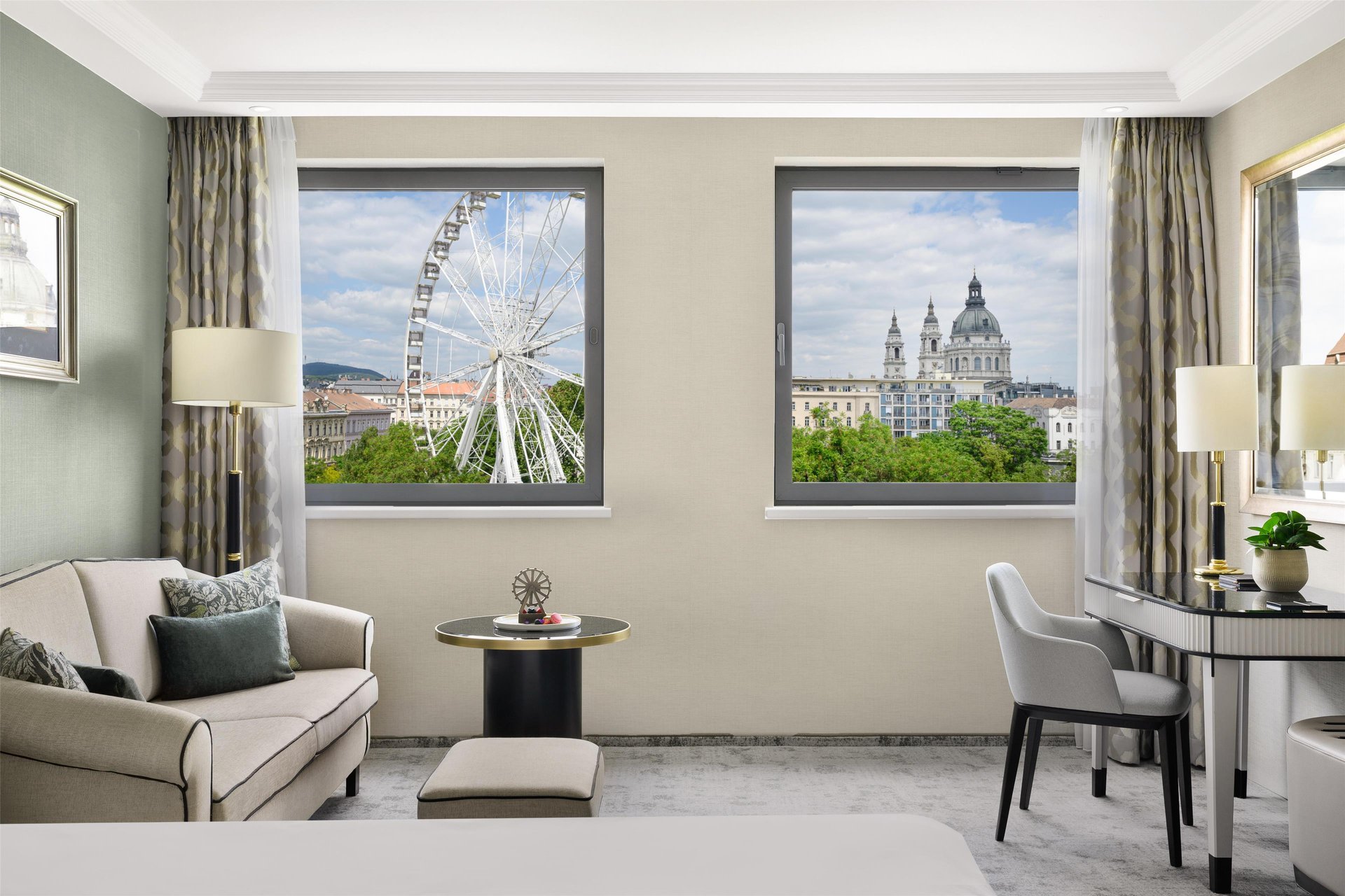 Park view room with Ferris wheel