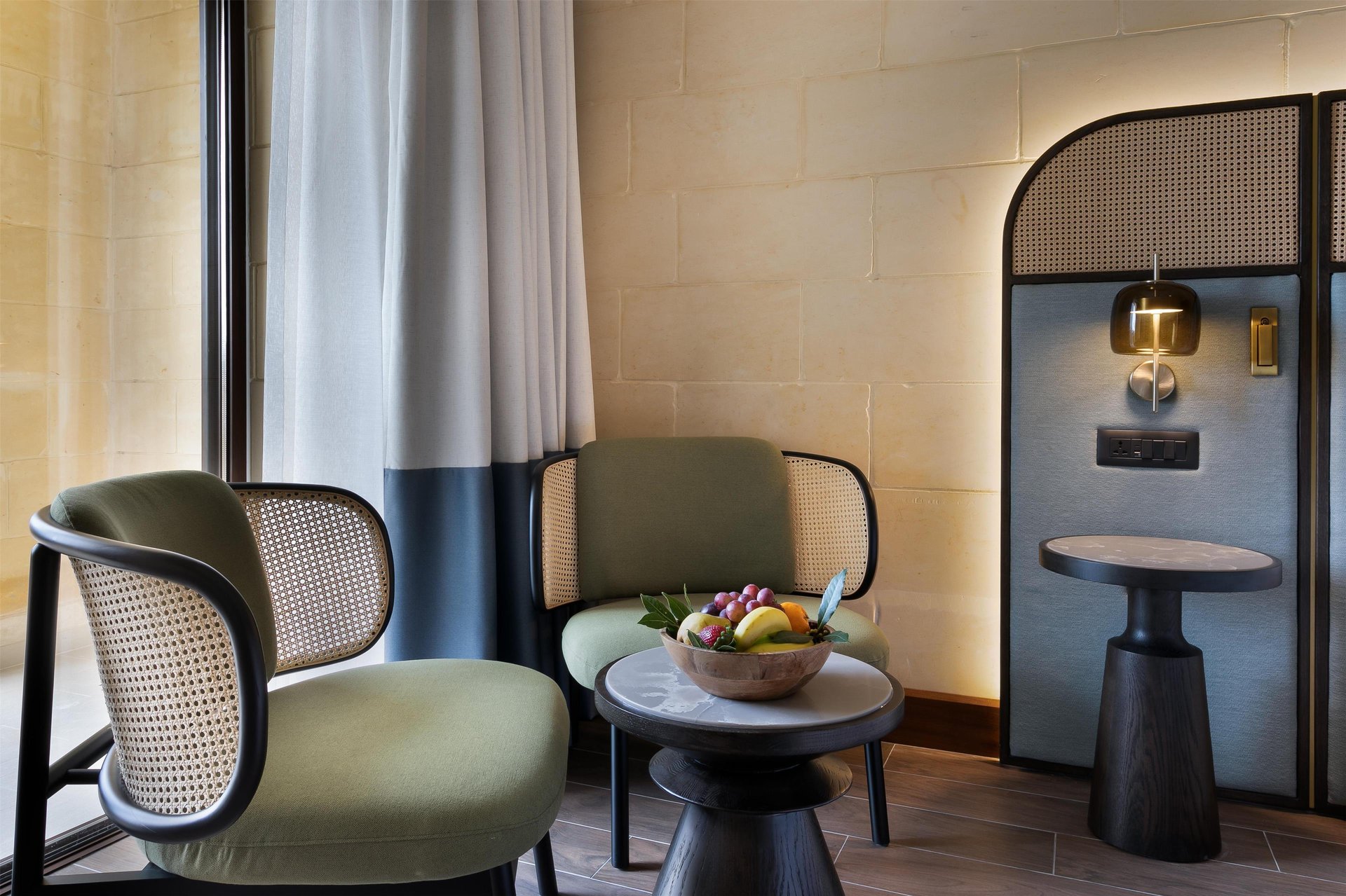 Deluxe Pool View Room
