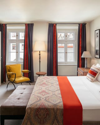 LUX_PRGLC_deluxe_suite_221.jpg