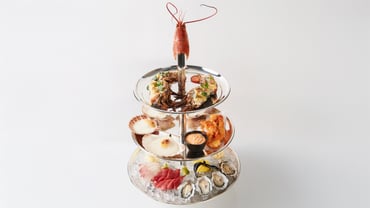 Luxury Seafood Tower at Schwarzreiter, Hotel Vier Jahreszeiten Kempinski München