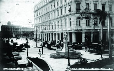 Manzana_de_Gomez_front_elevation,_Havana,_Cuba NB.jpg