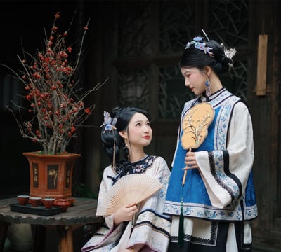 KIFOC1 Employees dress in Fuzhou traditional Three Hairpins at Three Lanes and Seven Alleys