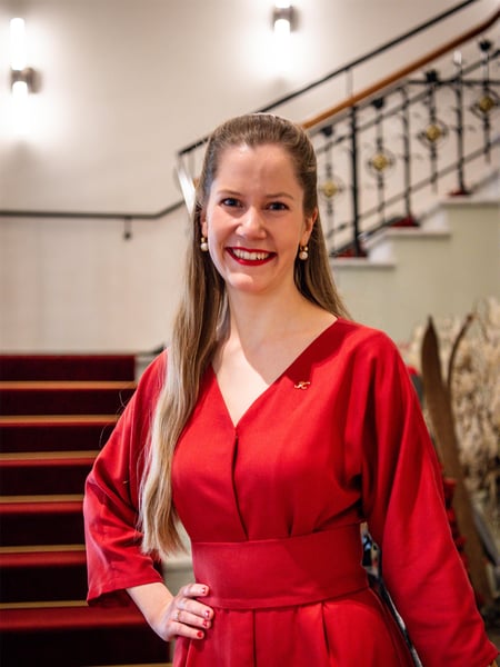 Lady in red new dresses