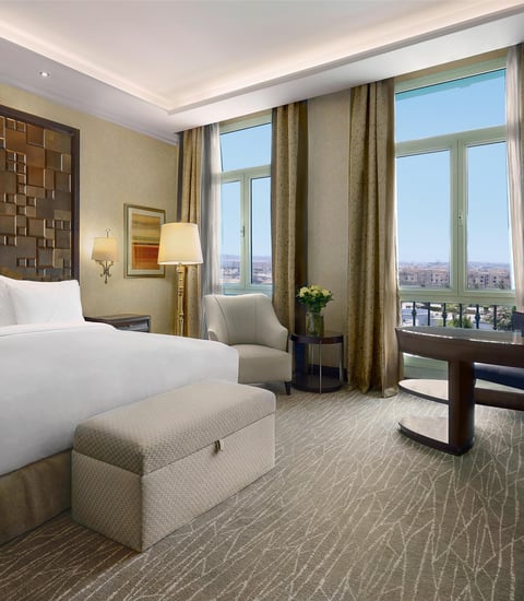 Royal Maxim Palace Kempinski - Royal Club Room City View with King Bed