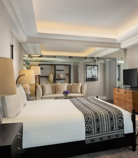 Executive Grand Deluxe Room - Overlooking Sofa