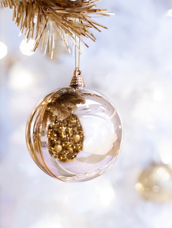 SP_port_2023_Festive_GoldenBaubleLight_960x1100px.jpg