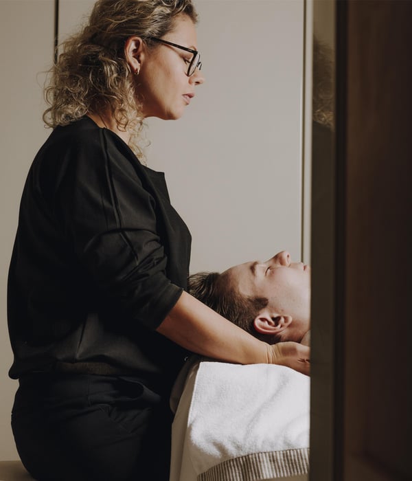 Relaxing massage at Adlon Spa by Resense
