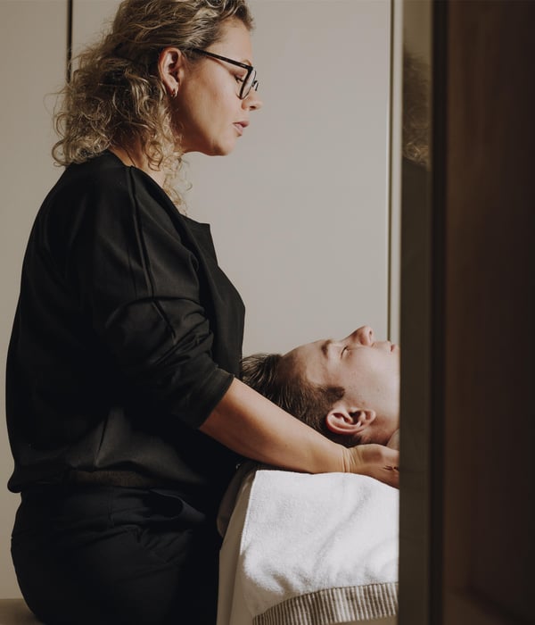 Relaxing massage at Adlon Spa by Resense