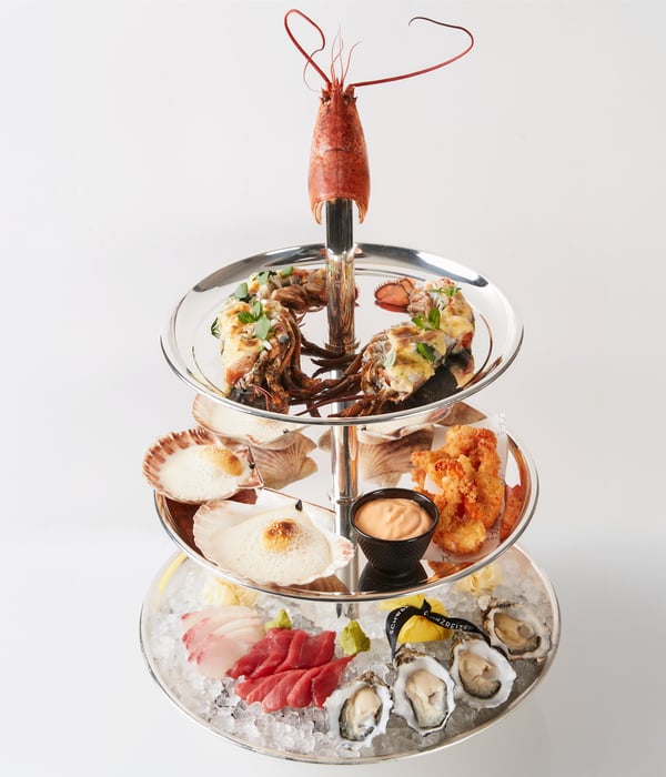 Luxury Seafood Tower at Schwarzreiter, Hotel Vier Jahreszeiten Kempinski München