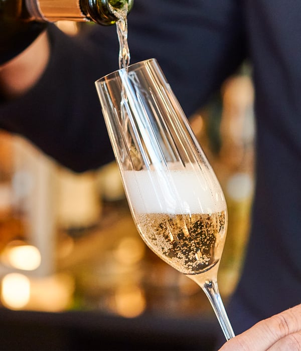 WhiteChampagne_1920x1080px.jpg