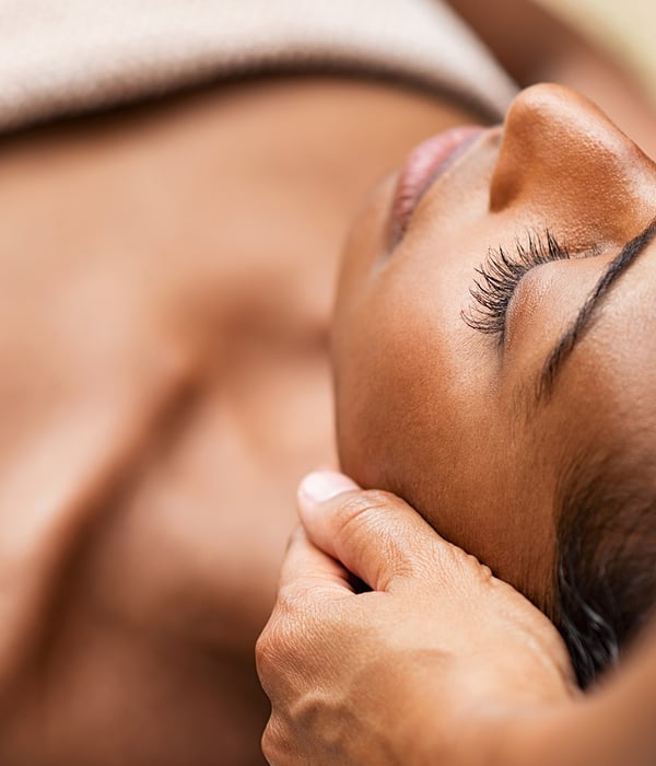 Spa_HeadMassage_1920x1080px.jpg