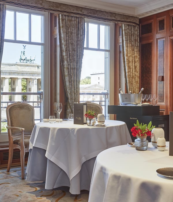 Table at fine dining restaurant Lorenz Adlon Esszimmer with a view of the brandenburg gate