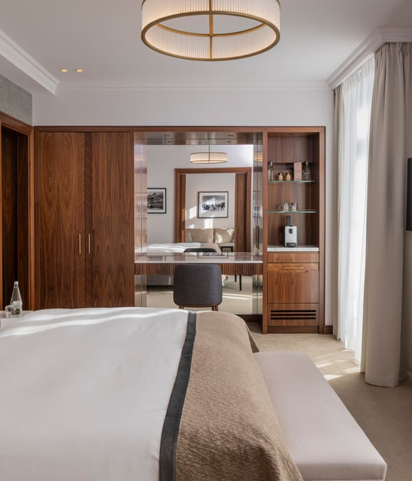 KISMV Premier Junior Suite 330 (2).jpg