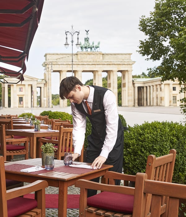 Terrace at Brasserie Quarre with a unique view of the brandenburg gate