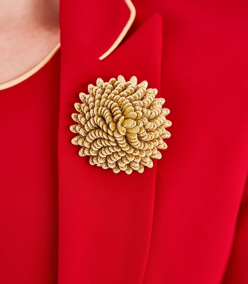 LadyInRed_Detail_960x1100px.jpg